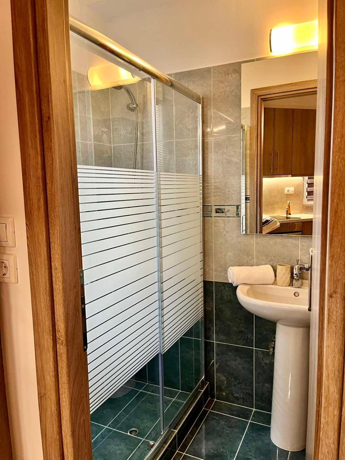 Lia'S Luxury Apartment - Near Airport Κορωπί Εξωτερικό φωτογραφία